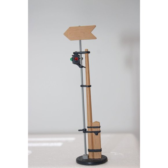 Dept 56 Dickens Village - Queensbridge Railroad Yard - Picture 7 of 8